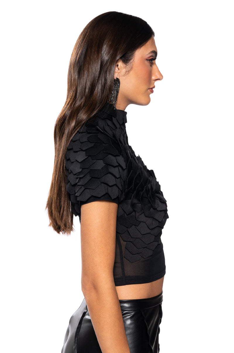 IN BLOOM SCALE DETAIL TEXTURED SHORT SLEEVE TOP